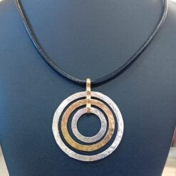Collana tre cerchi piatti martellati Argento e Bronzo Lav.Artigianale